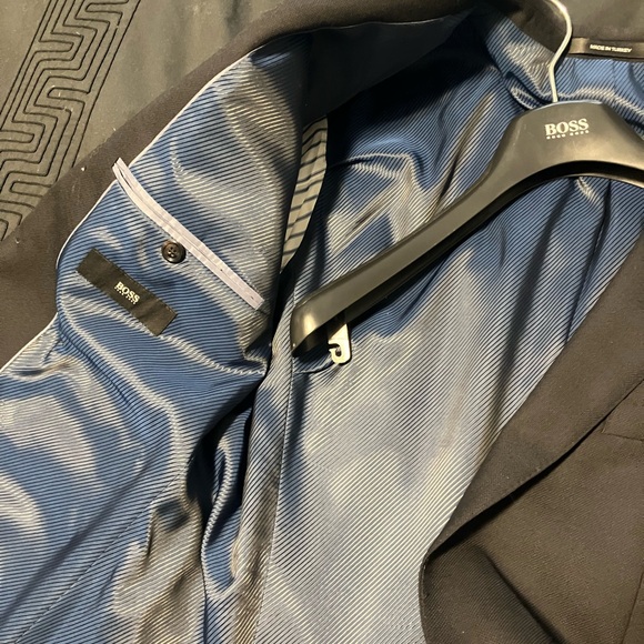 Men’s Hugo Boss Blazer - Size 42L - Picture 9 of 11